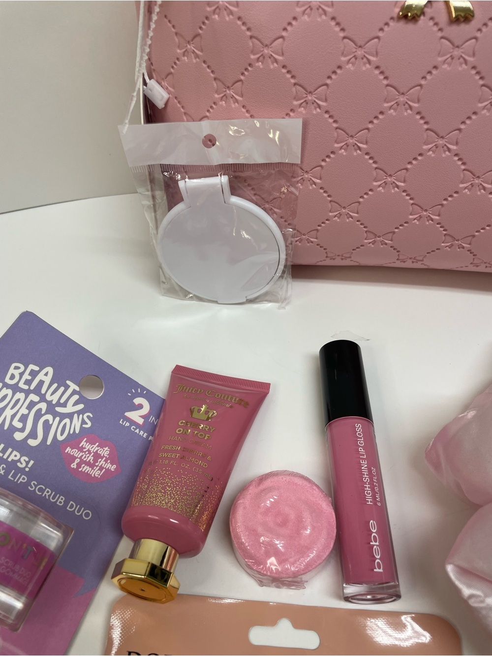 Pink Quilted Cosmetic Pouch Gift Set with Pink Lip Care Face Mask 8 pieces - Picture 12 of 13